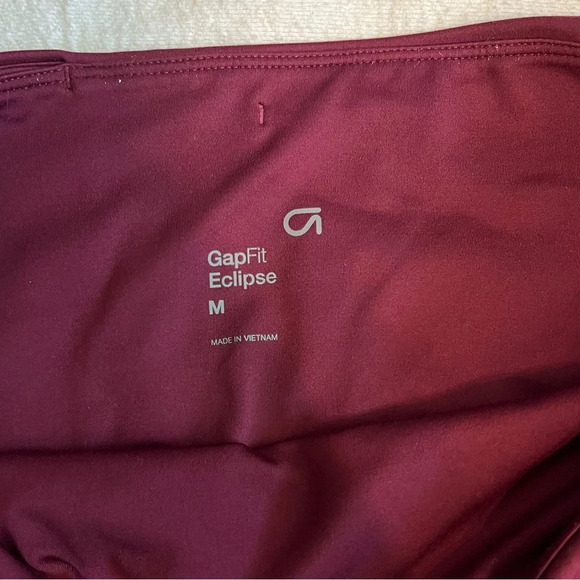 GapFit Eclipse High Rise Stirrup Red Maroon Currant Yoga Workout Leggings Size M - Picture 7 of 8